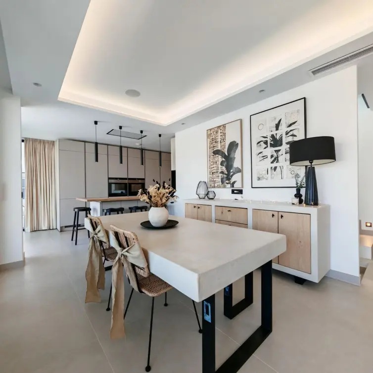 Sale of detached villa in Estepona