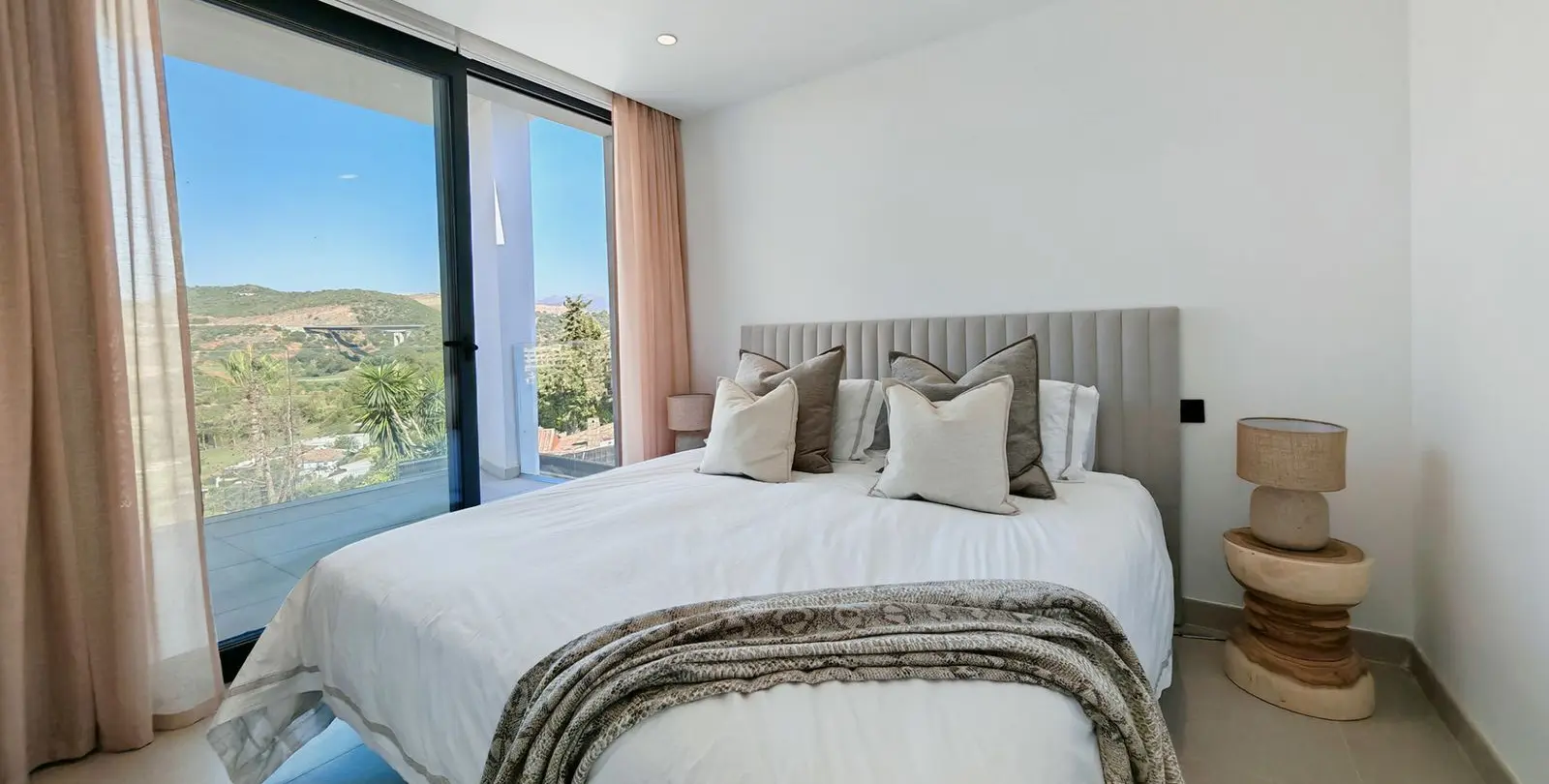 Venta de villa independiente en Estepona 19