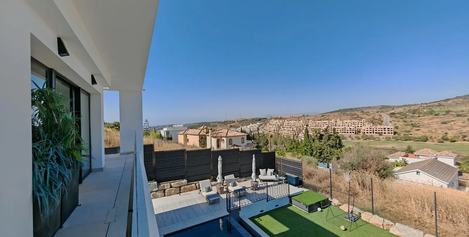 Venta de villa independiente en Estepona 25