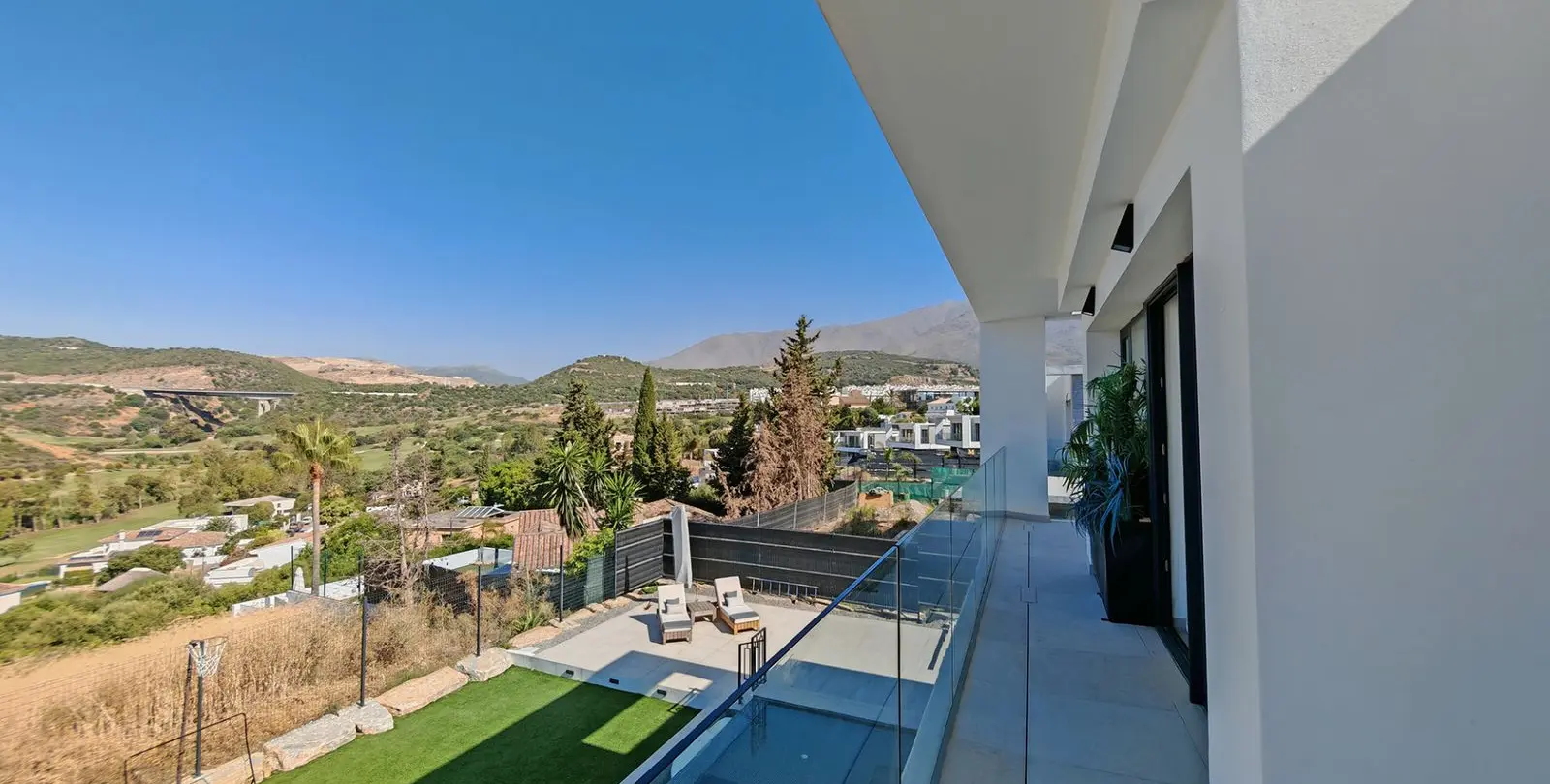 Venta de villa independiente en Estepona 26