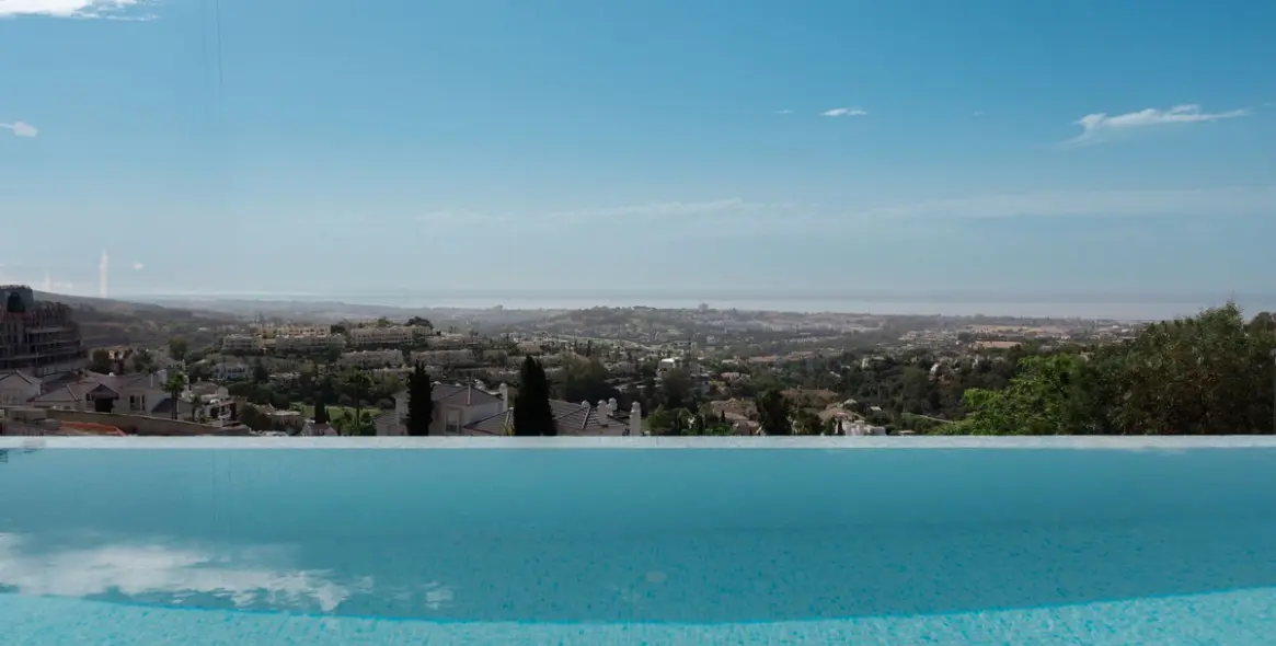 Sale of townhouse in Benahavís (district Benahavís) 1