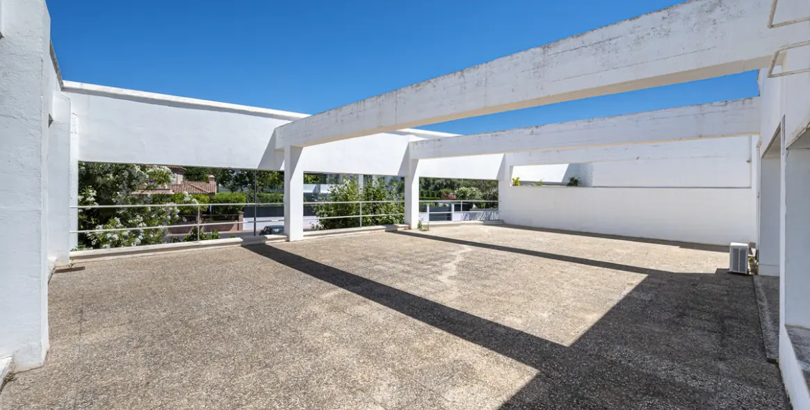 Sale of business in Guadalmina Alta 23