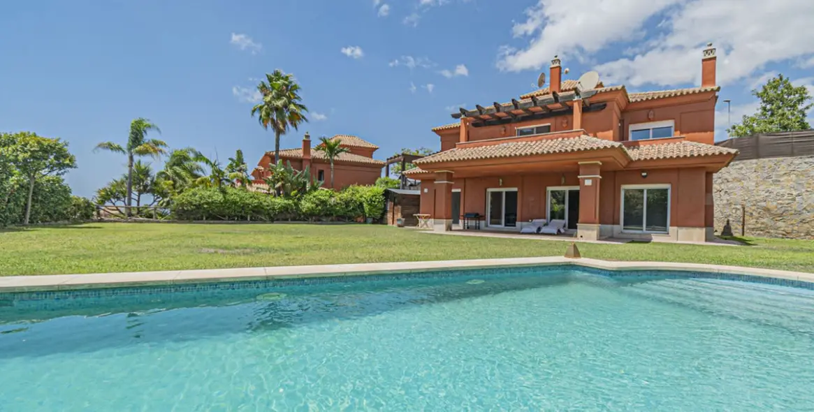 Alquiler a largo plazo de villa independiente en Marbella 1