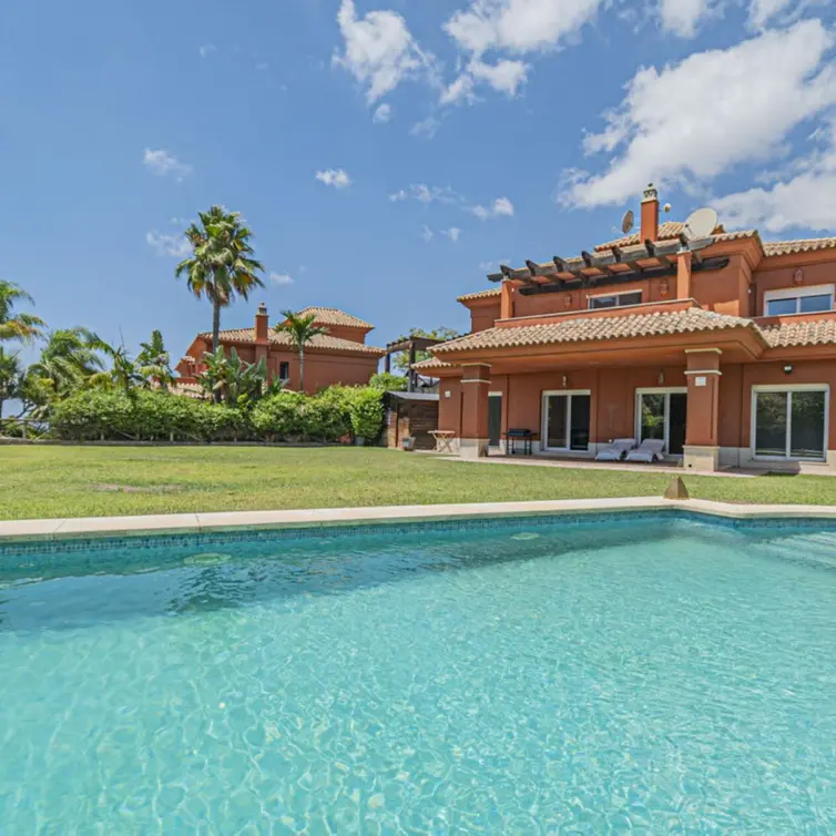 Sale of detached villa in Marbella