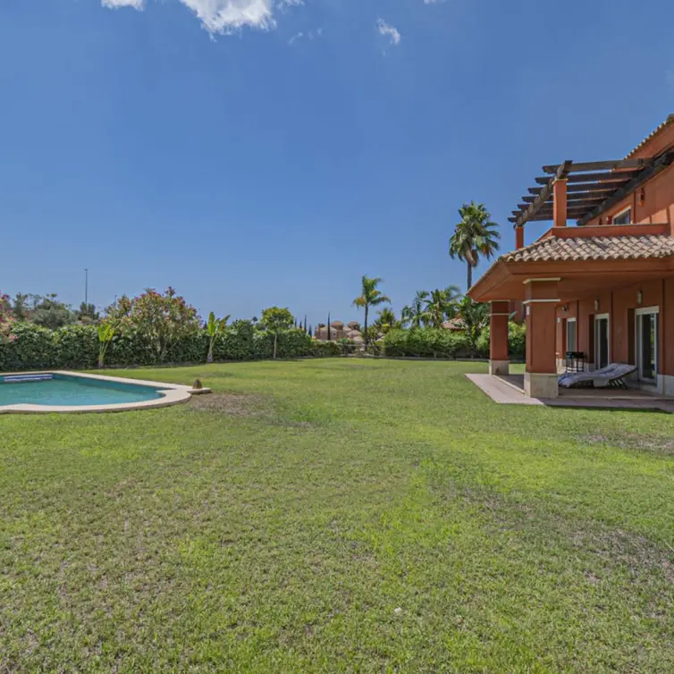 Sale of detached villa in Marbella