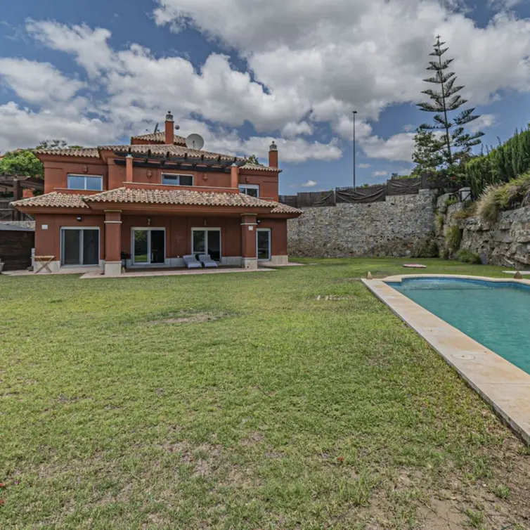 Sale of detached villa in Marbella