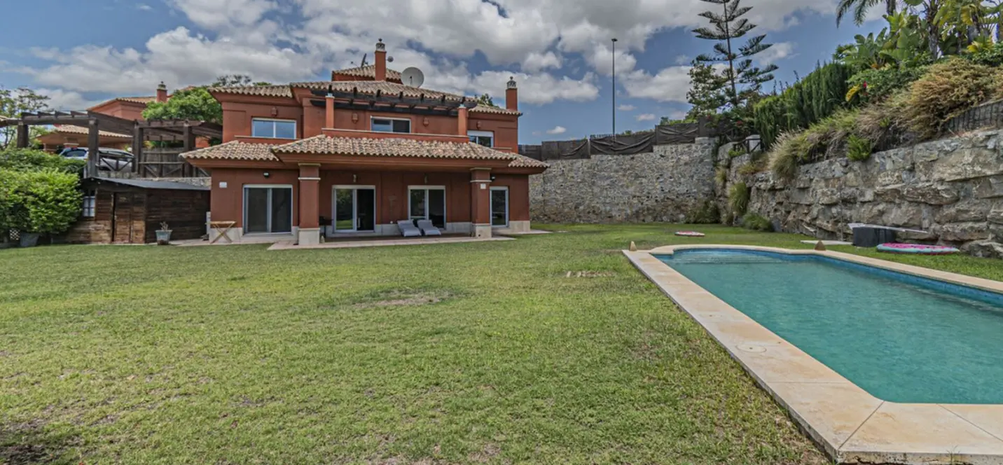 Sale of detached villa in Marbella 3