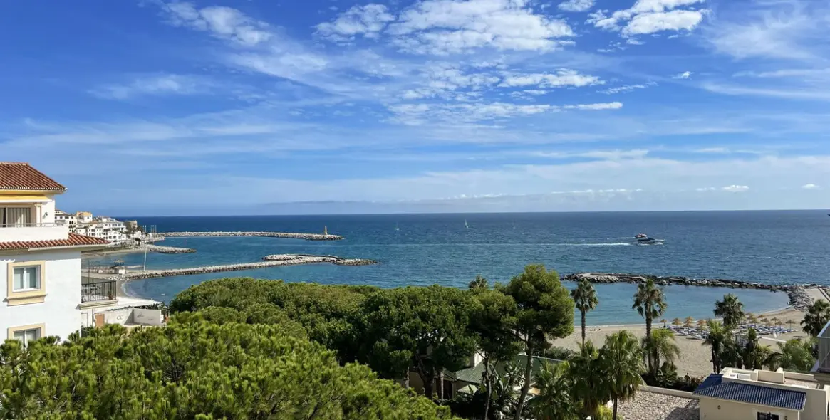 Продажа двухуровневого пентхауса в Puerto Banús 3