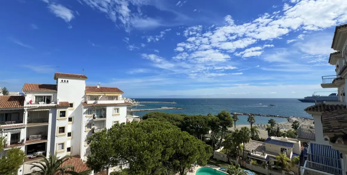 Продажа двухуровневого пентхауса в Puerto Banús 4