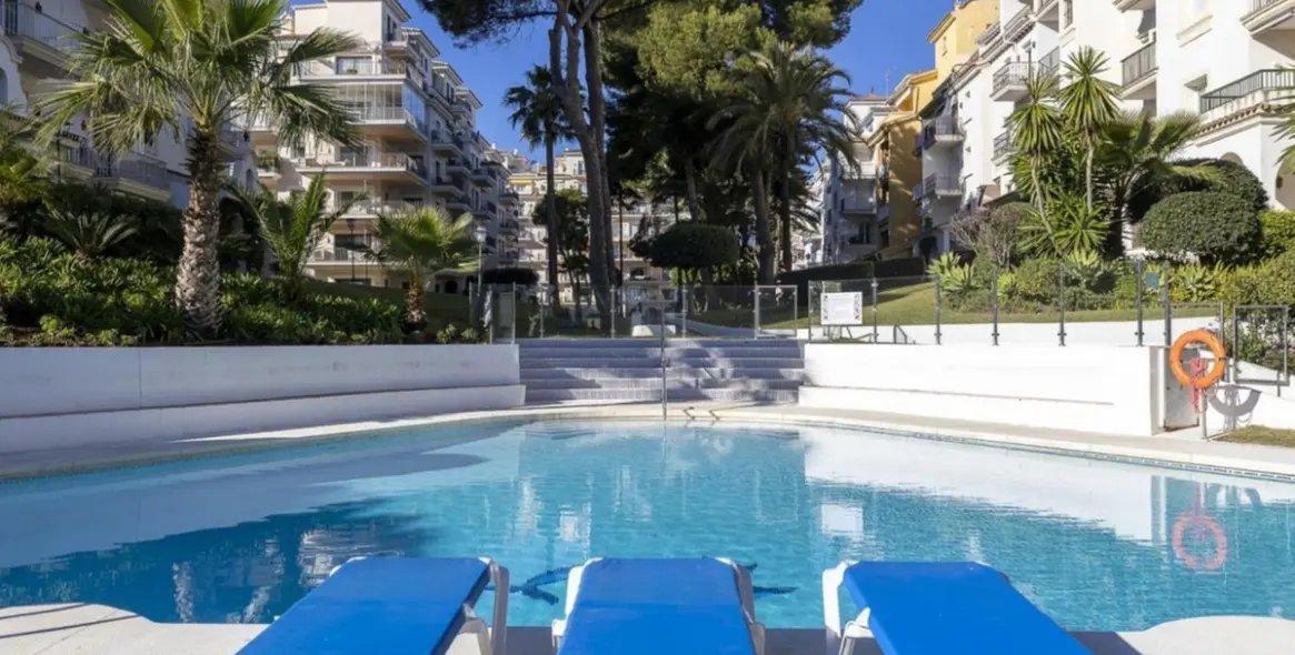 Продажа двухуровневого пентхауса в Puerto Banús 5