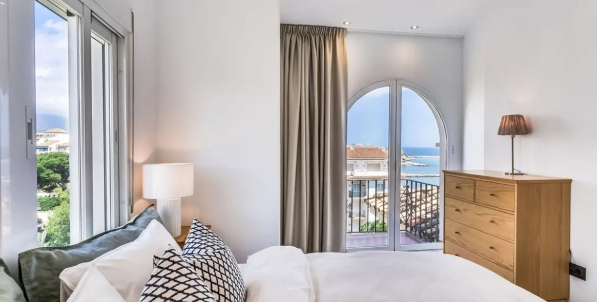 Продажа двухуровневого пентхауса в Puerto Banús 18