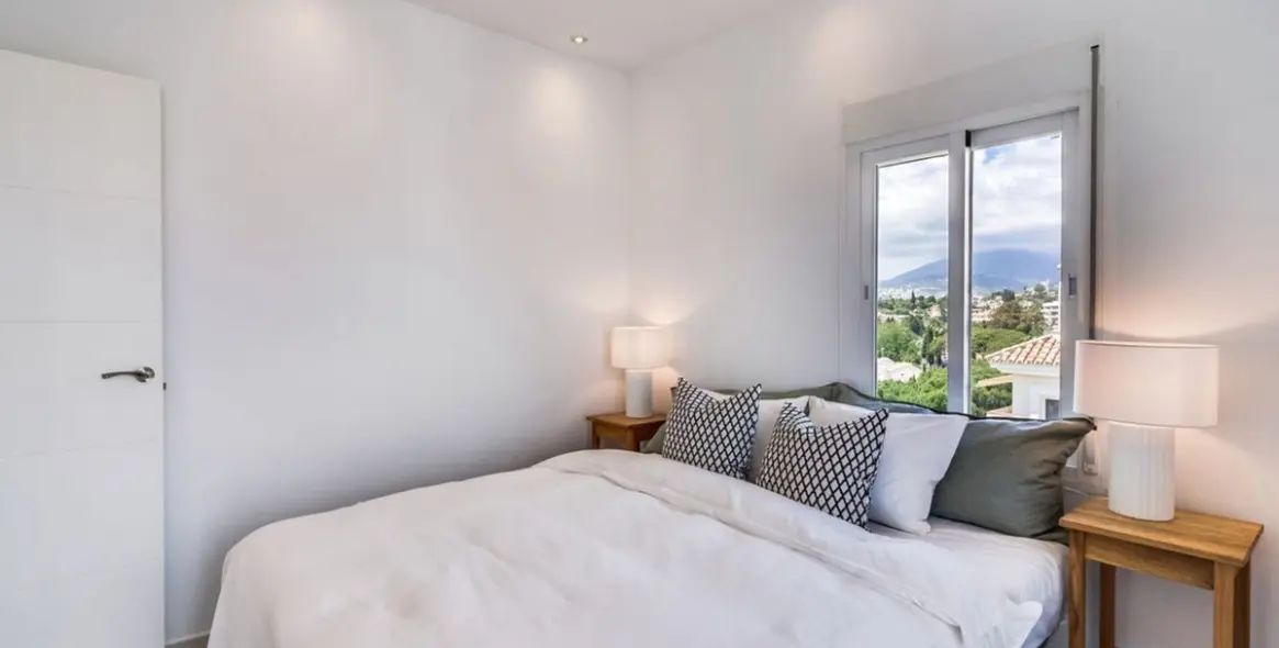 Продажа двухуровневого пентхауса в Puerto Banús 19