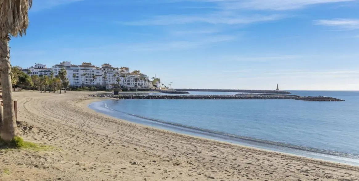 Sale of penthouse duplex in Puerto Banús 28