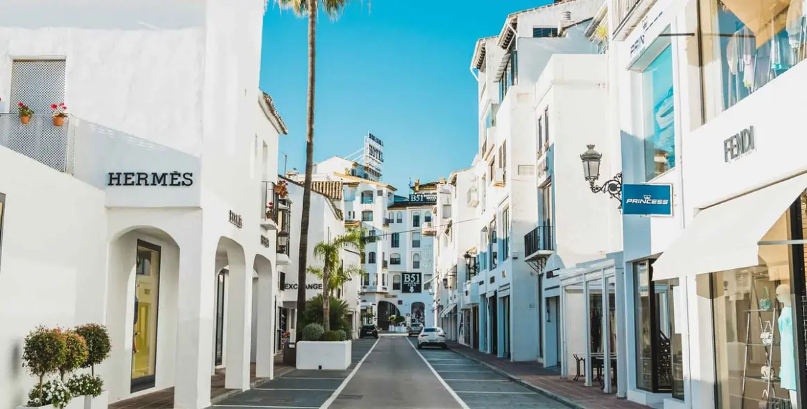 Sale of penthouse duplex in Puerto Banús 29