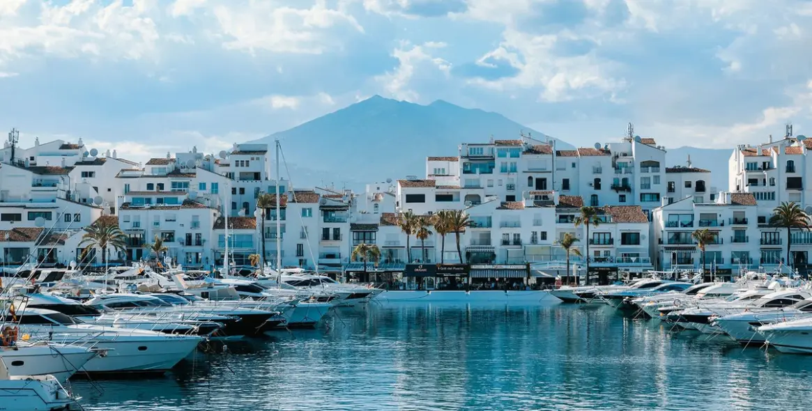 Sale of penthouse duplex in Puerto Banús 30