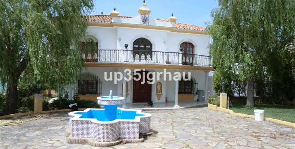 Venta de villa independiente en Estepona 2