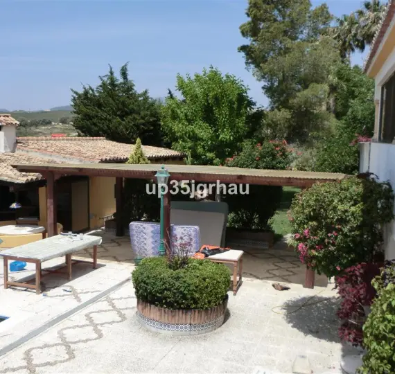 Venta de villa independiente en Estepona