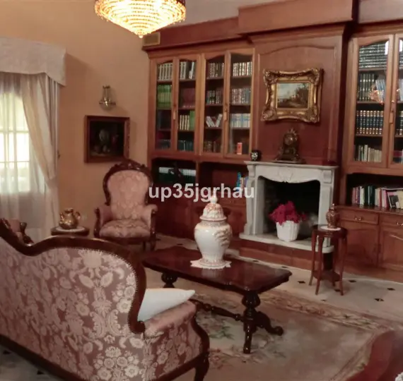 Venta de villa independiente en Estepona