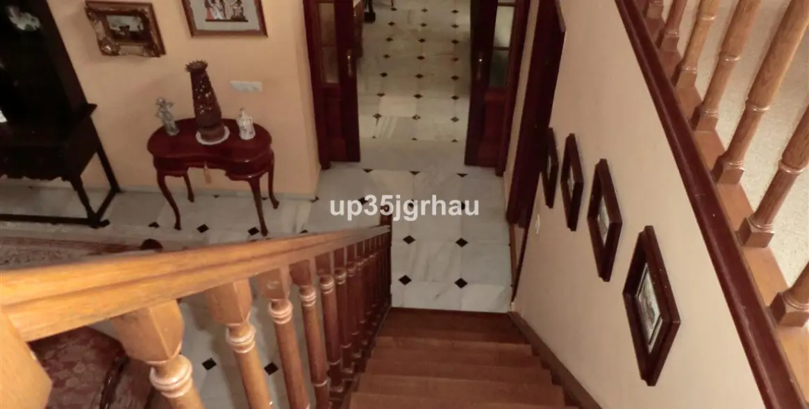 Sale of detached villa in Estepona 13