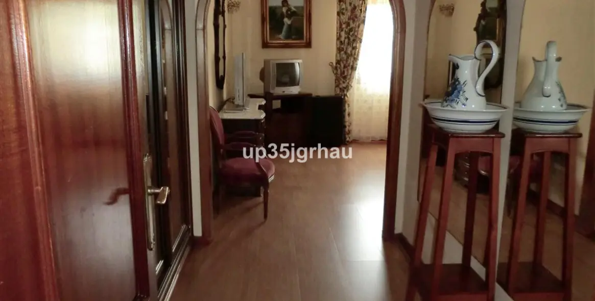 Sale of detached villa in Estepona 14