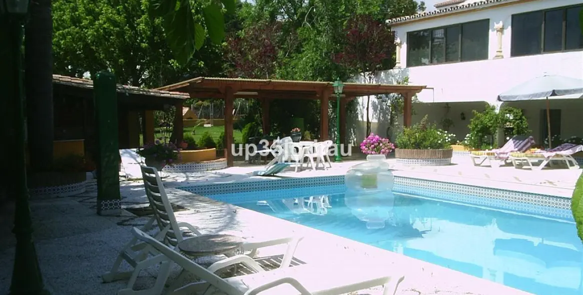 Venta de villa independiente en Estepona 2