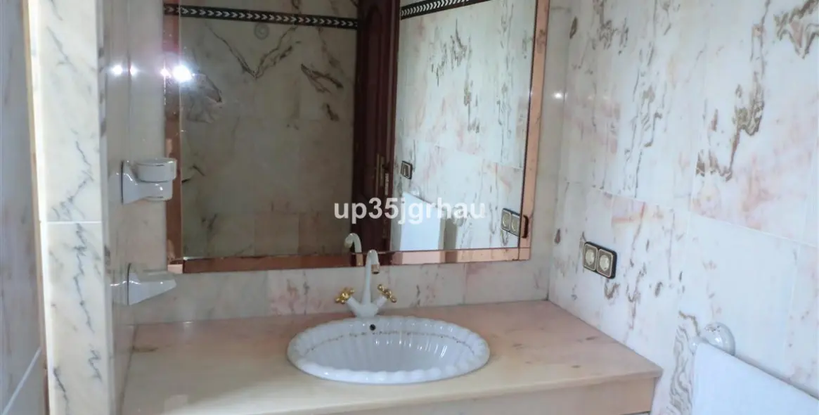 Venta de villa independiente en Estepona 20