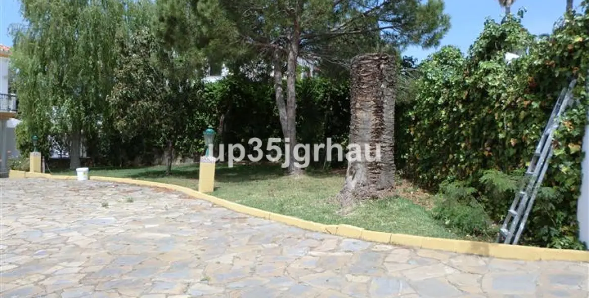 Venta de villa independiente en Estepona 25
