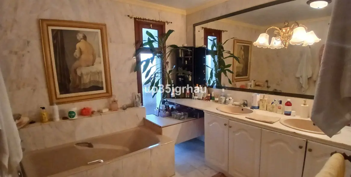 Venta de villa independiente en Estepona 41