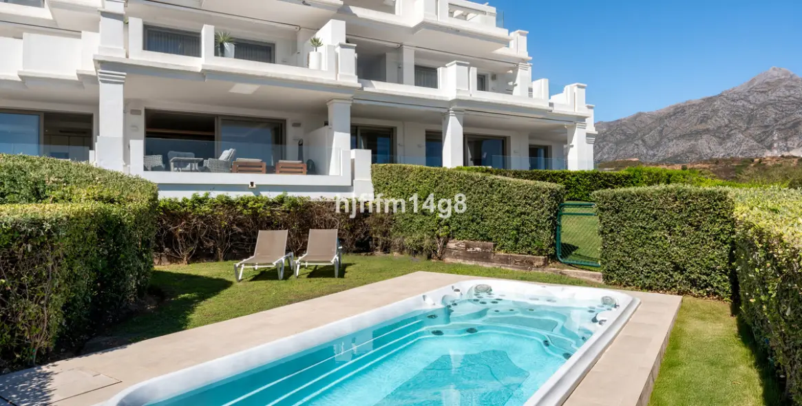 Sale of middle floor apartment in Nueva Andalucía 1