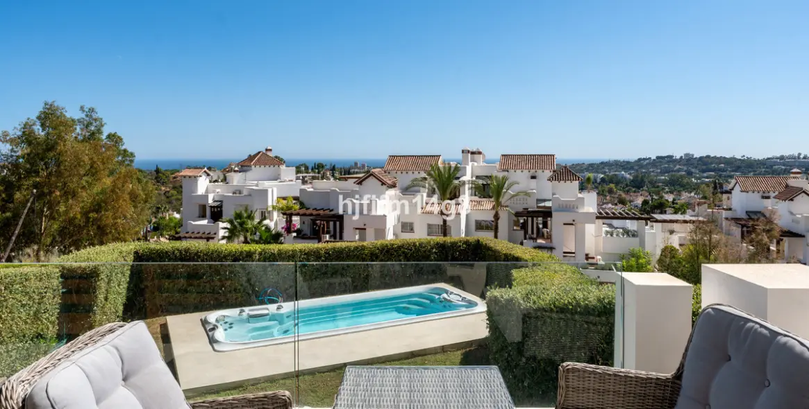 Sale of middle floor apartment in Nueva Andalucía 3