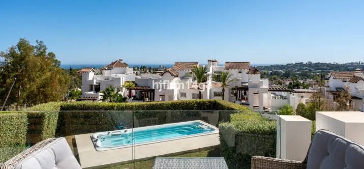 Продажа апартаментов на среднем этаже в Nueva Andalucía 2