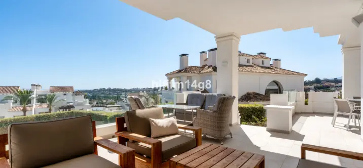 Продажа апартаментов на среднем этаже в Nueva Andalucía 3