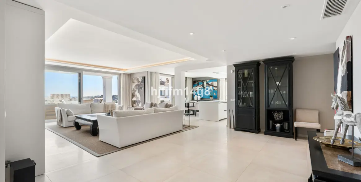 Sale of middle floor apartment in Nueva Andalucía 5