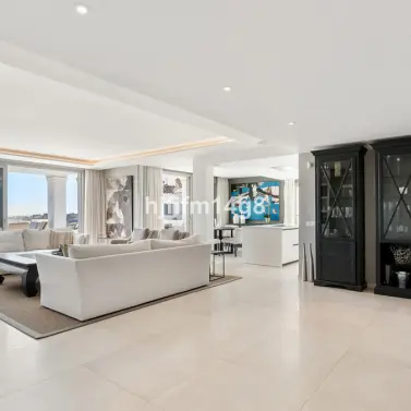 Продажа апартаментов на среднем этаже в Nueva Andalucía