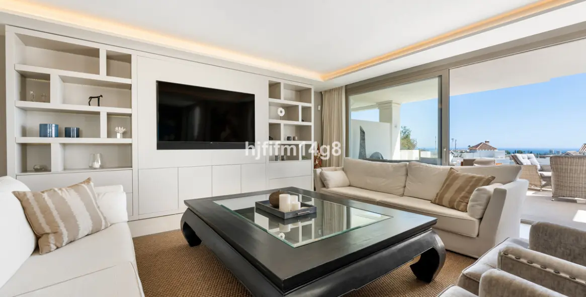 Sale of middle floor apartment in Nueva Andalucía 6