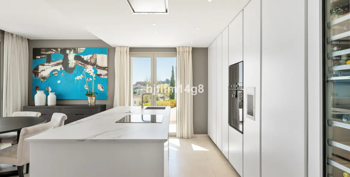 Sale of middle floor apartment in Nueva Andalucía 8