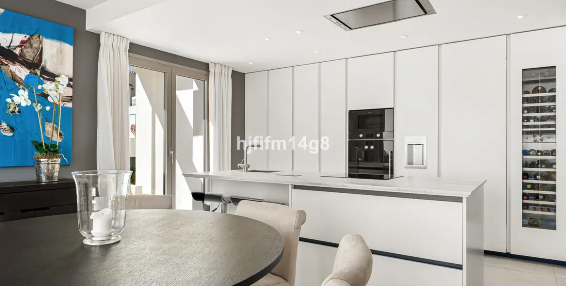 Sale of middle floor apartment in Nueva Andalucía 9