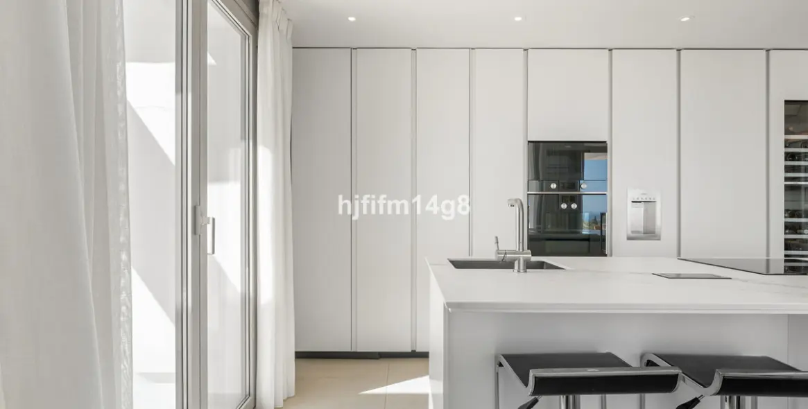 Sale of middle floor apartment in Nueva Andalucía 10