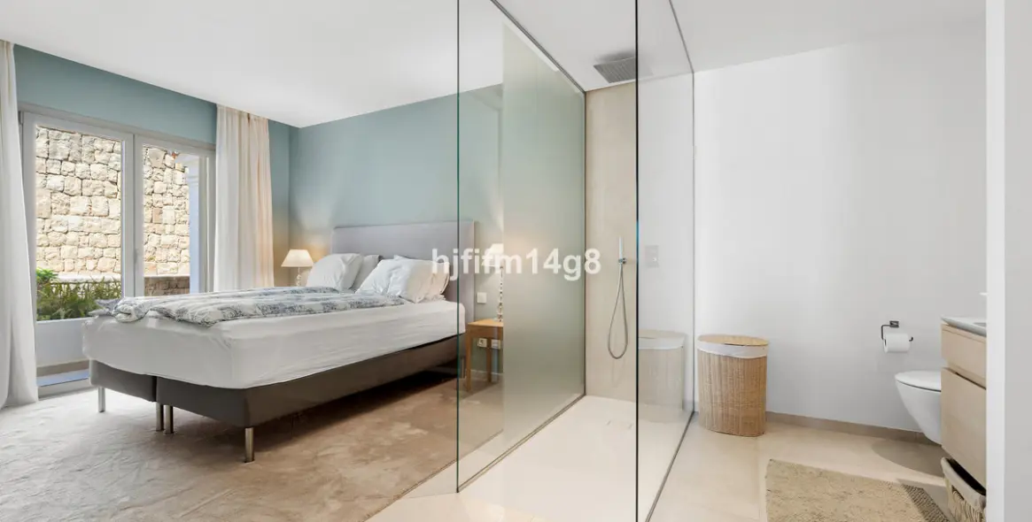 Sale of middle floor apartment in Nueva Andalucía 11