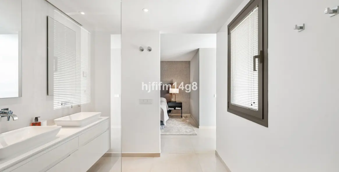 Sale of middle floor apartment in Nueva Andalucía 14