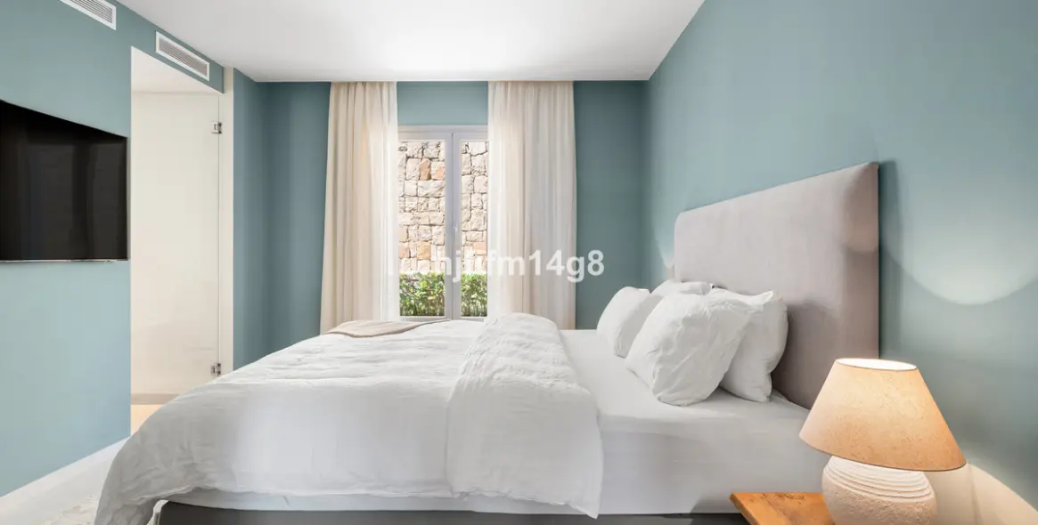 Sale of middle floor apartment in Nueva Andalucía 15