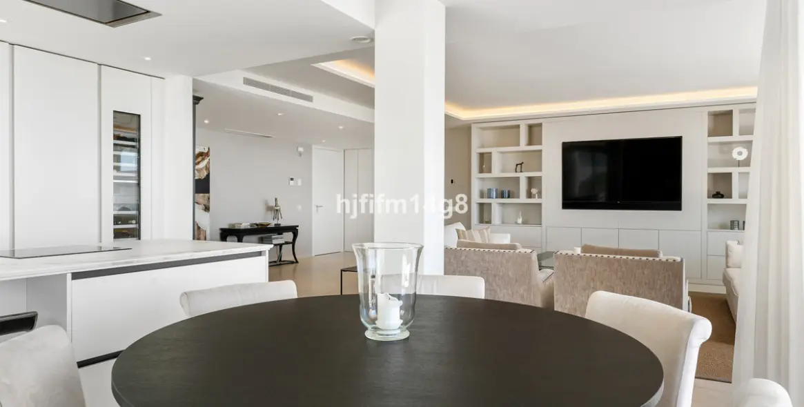 Sale of middle floor apartment in Nueva Andalucía 17