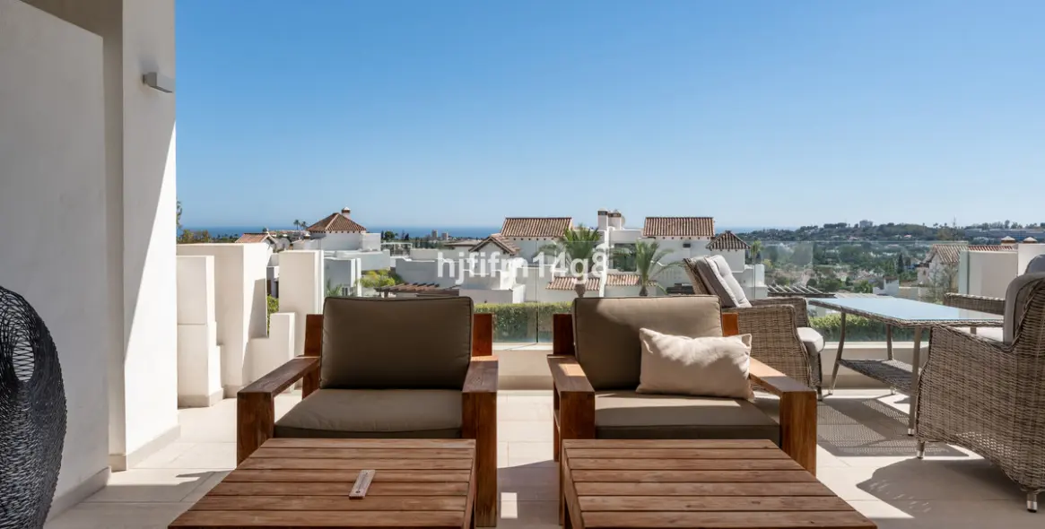 Sale of middle floor apartment in Nueva Andalucía 19