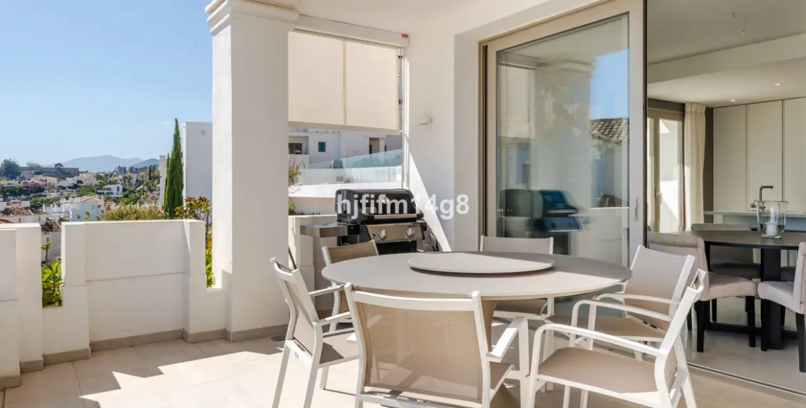 Sale of middle floor apartment in Nueva Andalucía 20