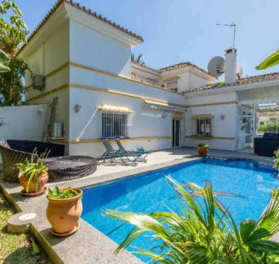 Продажа  отдельно стоящей виллы в Marbesa