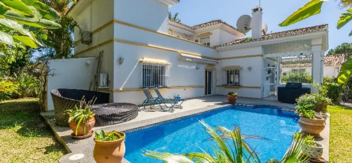 Продажа  отдельно стоящей виллы в Marbesa 0