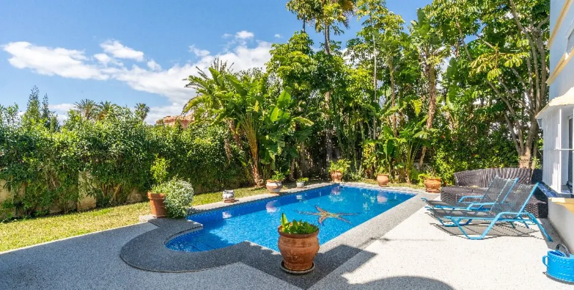 Продажа  отдельно стоящей виллы в Marbesa 9