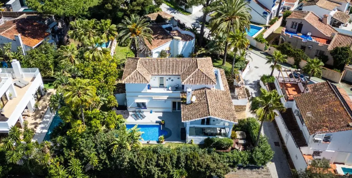 Продажа  отдельно стоящей виллы в Marbesa 12