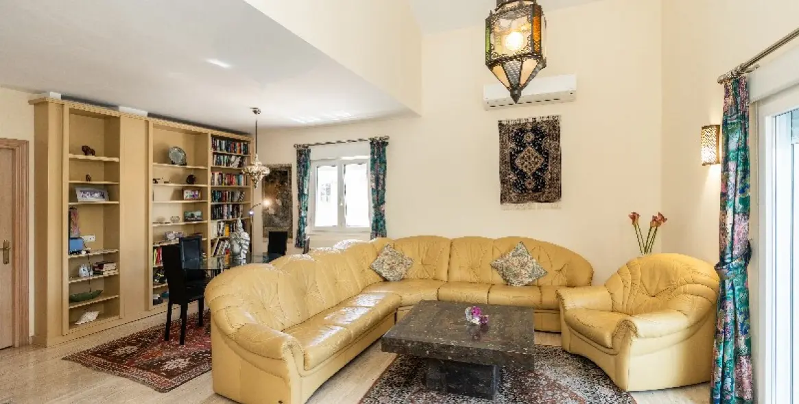 Продажа  отдельно стоящей виллы в Marbesa 21