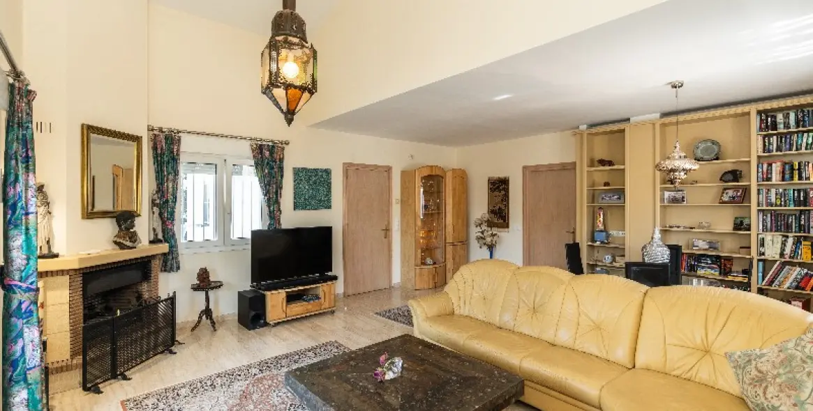 Продажа  отдельно стоящей виллы в Marbesa 23